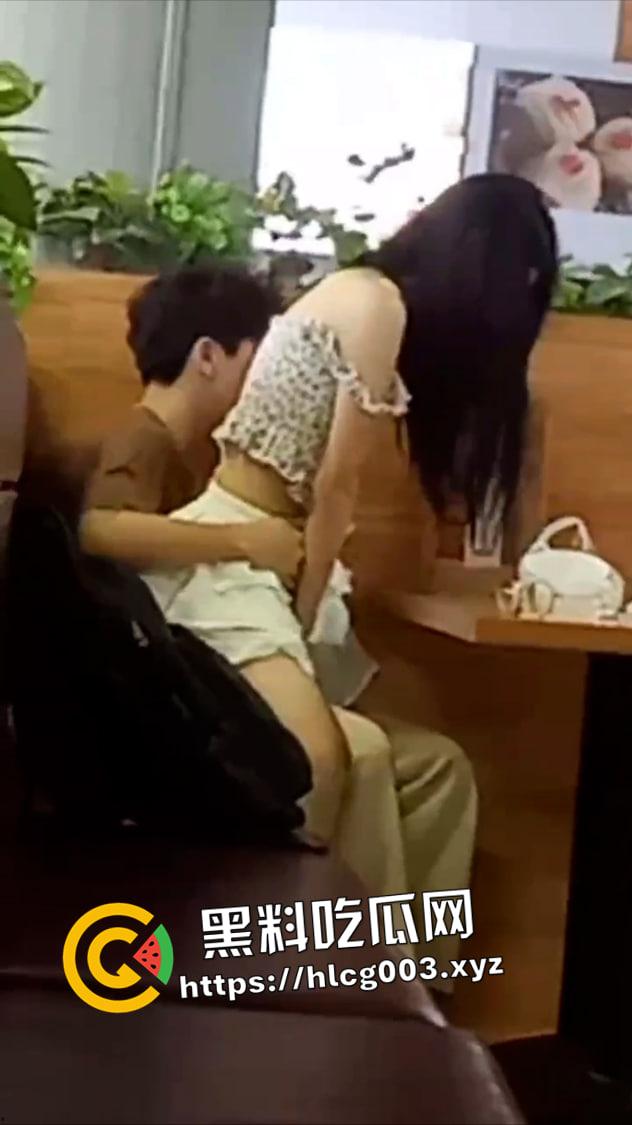 广州华商学院大瓜!情侣餐厅开搞 观音坐莲直顶花心 年轻人就这么饥渴吗 都不舍得去开房-2