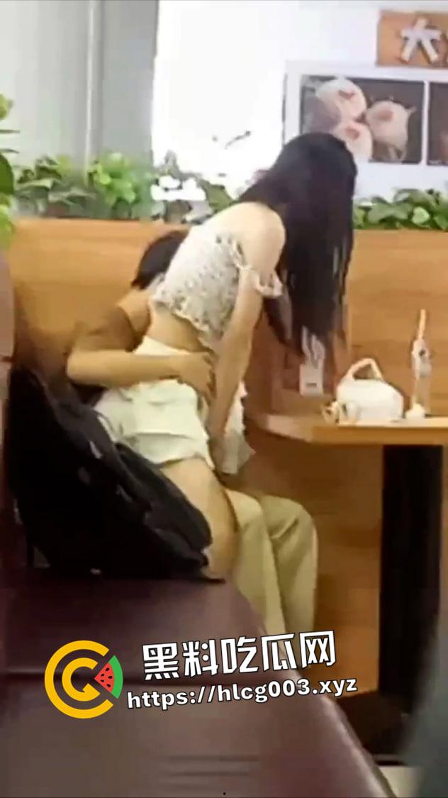 广州华商学院大瓜!情侣餐厅开搞 观音坐莲直顶花心 年轻人就这么饥渴吗 都不舍得去开房-3