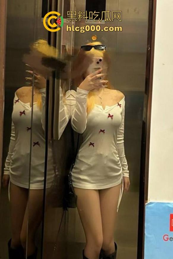 海角乱伦,半夜偷偷溜进小姨房间,卖力肏性感黑丝小姨,狂插猛操,超级紧的小穴每插一下都想射!-2