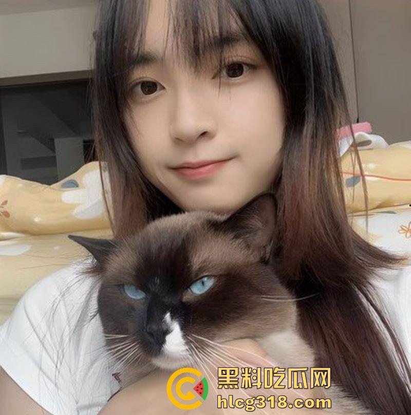 广东工业大学可爱学姐【刘萌萌】清纯良家露脸口交,蜜桃翘臀香艳肉体,喂不饱的淫荡母狗!-1