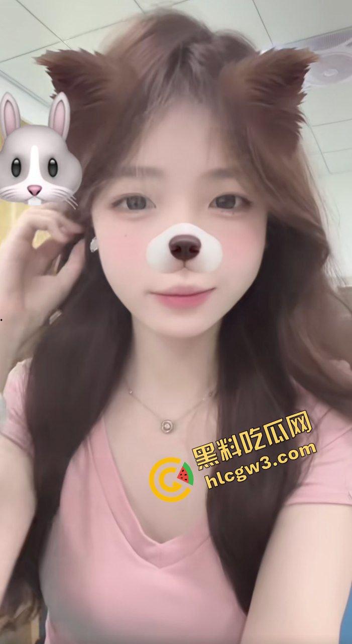 抖音清纯可爱嫩妹反差网红『悲伤小云吞』定制裸露骚舞 酒店浴缸裸奶自拍 独家原创曝光!-8