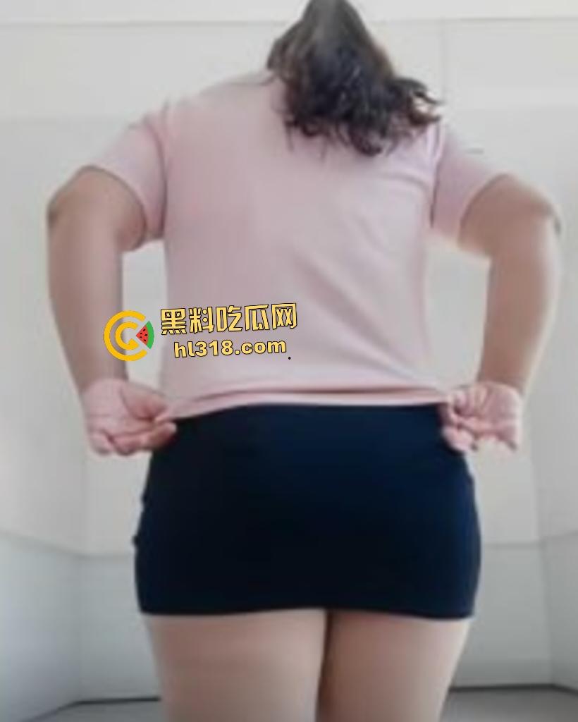 快手11.9万粉【微胖少妇】掰逼揉奶,肚子大得像个老孕妇,50岁老手自慰显露镜头敢自称少妇?-2