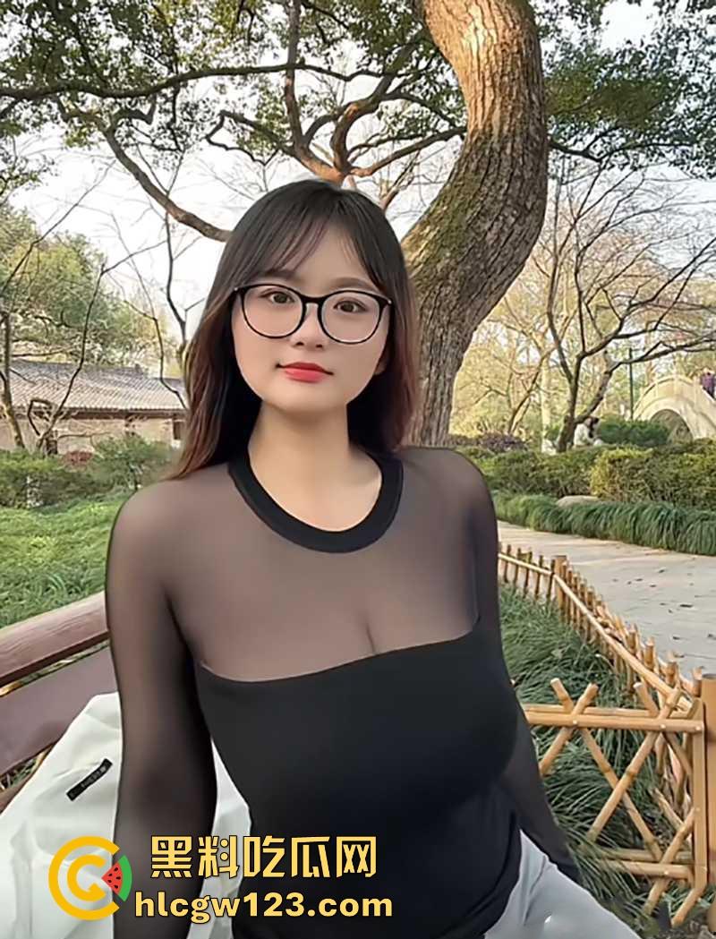 抖音巨乳御姐【大晴暴脾气】裸聊视频被曝 70万粉网红竟也捞金卖逼 揉奶露穴骚妻冲天啊!-4