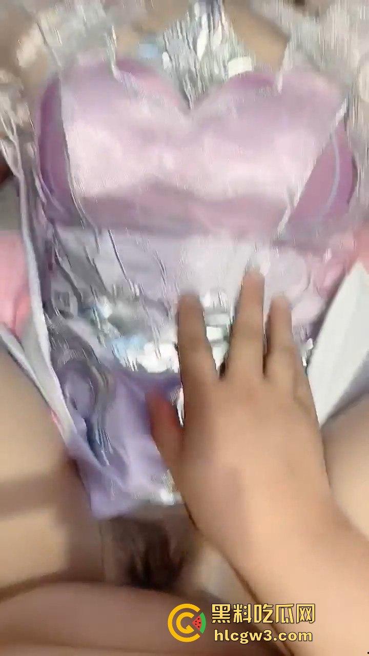 江苏旗袍丝袜御姐骚到飞起！5000块包夜足交口交样样精通，没想到大哥玩完翻脸就曝光，尴尬翻车笑掉大牙！-1