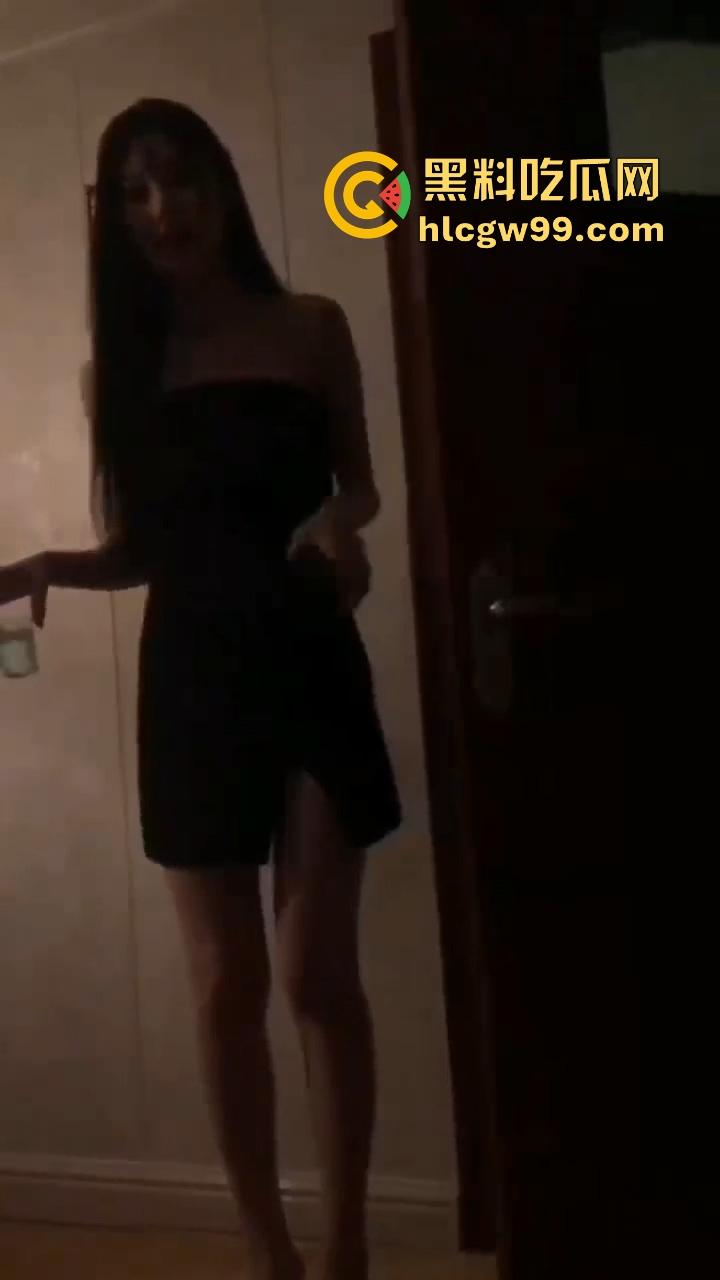 出来玩图个开心,进了按摩店就别当牲口见穴就冲,挑挑拣拣点个高端货,不然你后悔的不是做过什么,是没做对!-7