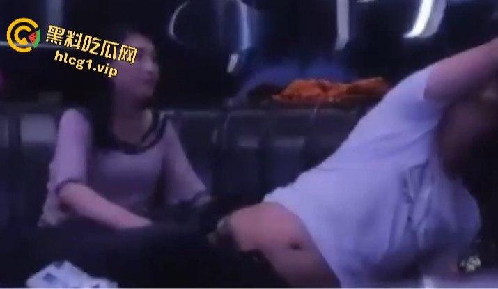 瓜友投稿：ktv不带套操嫂子！老公就在门外！最后再来个口爆真是惊险又刺激！-5