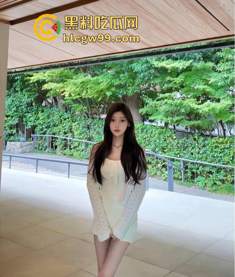 抖音高颜值网红【垚垚垚垚垚】一边直播一边被金主后入爆操,审核是睡着了吗 这都不封号?-2