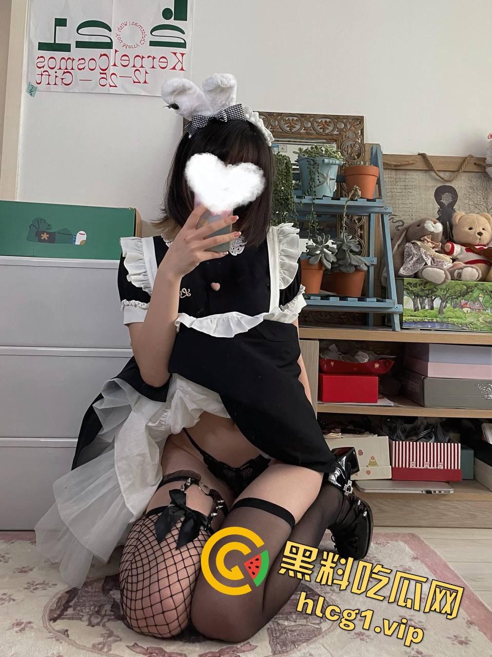 孙一藩真是个反差婊!表面人模狗样,背地里却骚到流水,JK制服卖肉卖逼一应俱全!-1