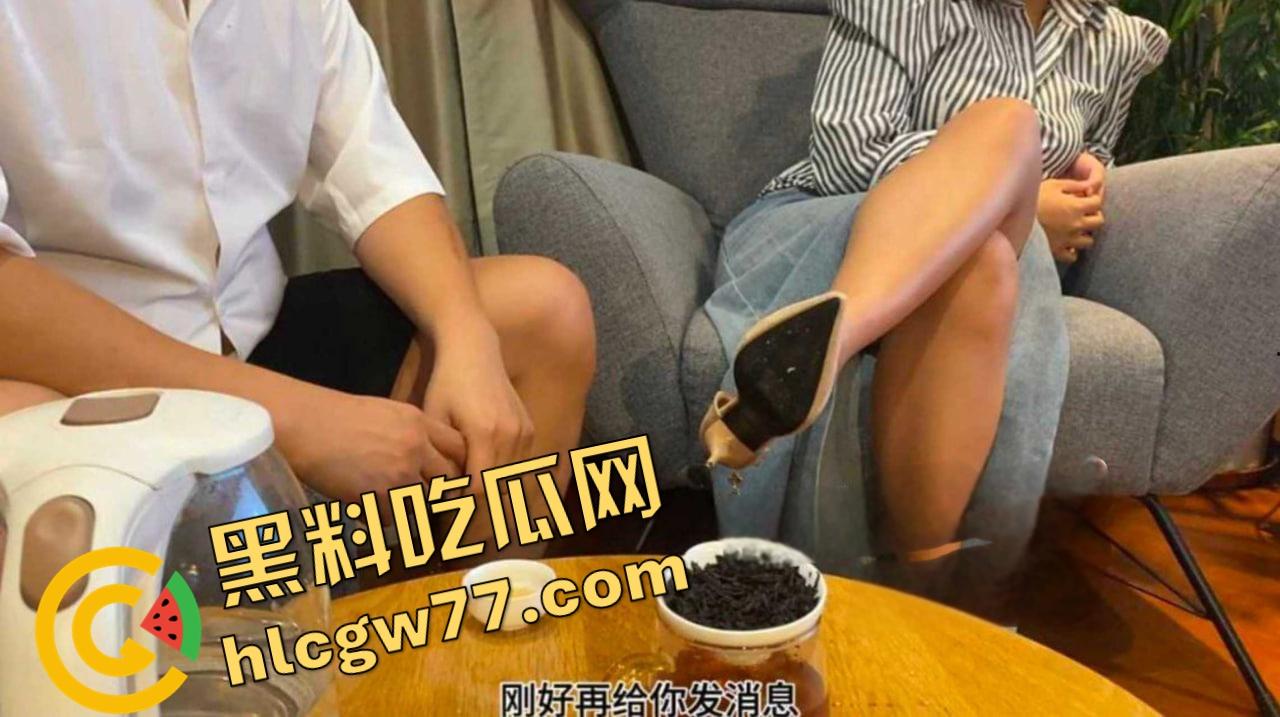 海角精品!我妈翻揪揪出我和舅妈的纪录片套,舅妈偷情嫩逼被我狂操内射,浴室后入翻爽天!-4