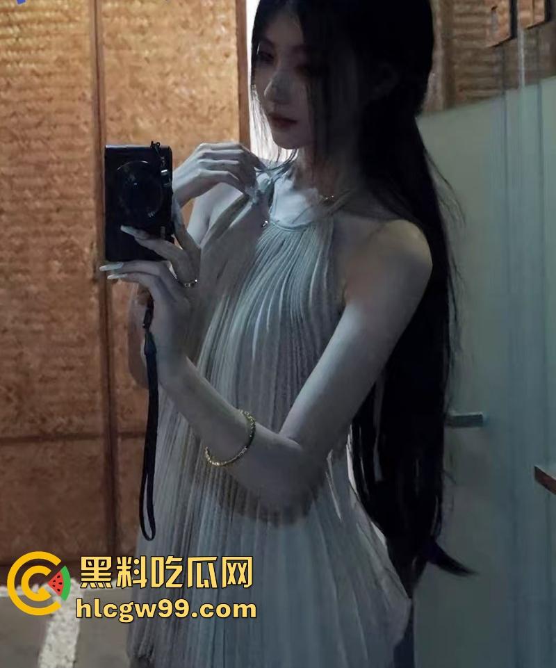 抖音高颜值网红【垚垚垚垚垚】一边直播一边被金主后入爆操,审核是睡着了吗 这都不封号?-6