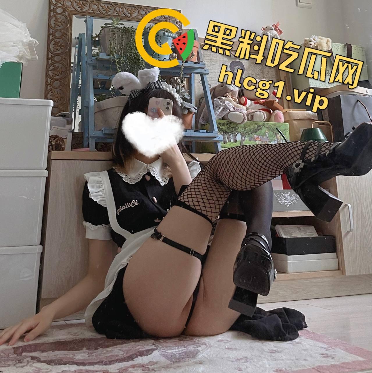 孙一藩真是个反差婊!表面人模狗样,背地里却骚到流水,JK制服卖肉卖逼一应俱全!-8