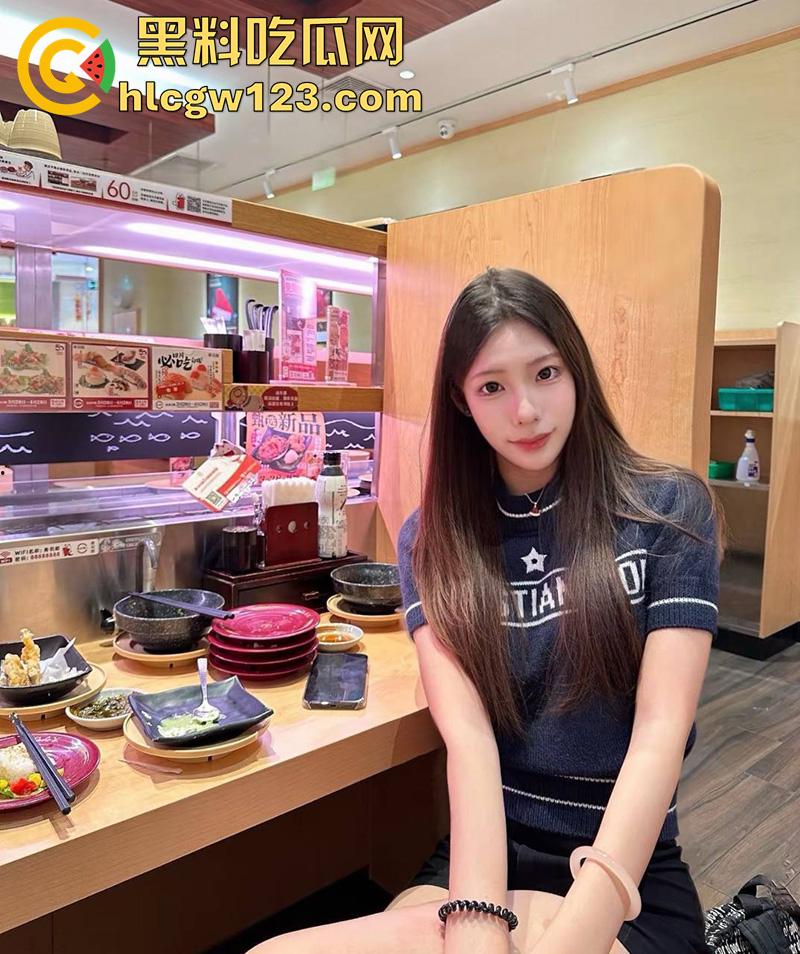 包臀裙长腿黑丝母狗,背着男友酒店约炮,结果被大神下春药,现场发骚激情啪啪,开裆黑丝好诱惑!-5