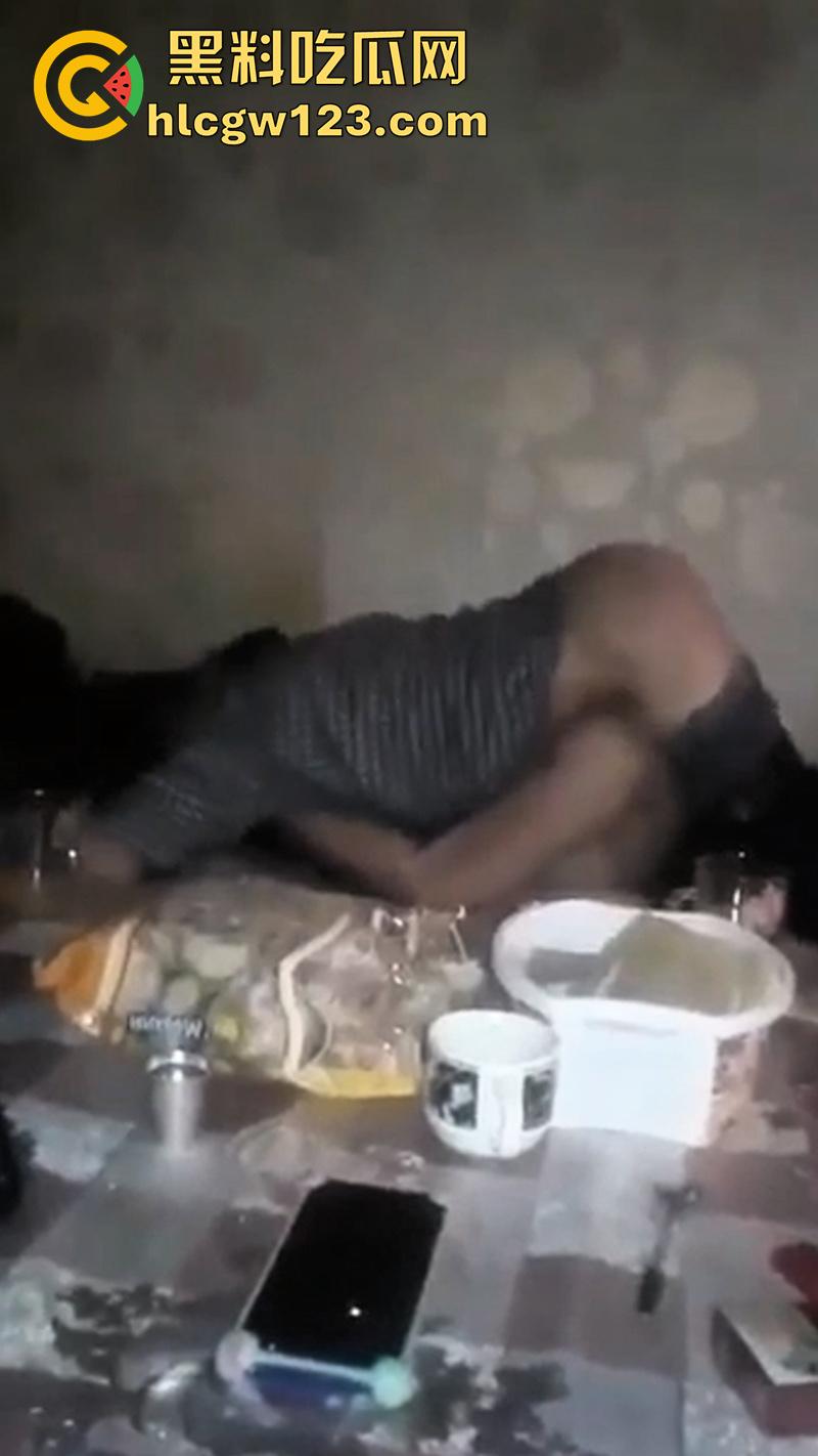 灌醉闺蜜贡献给二哥,自己全程在旁边拍摄,看着闺蜜被二哥强奸,果然闺蜜都是用来哄男人的!-5