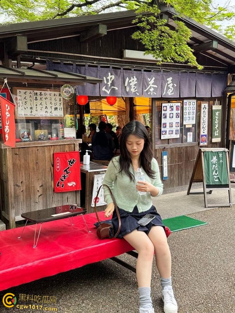 日本留学生【陈清怡】曲线玲珑美乳饱满,口技高超吞吐拉丝,翘臀圆润后入爆操,臀浪翻天!-3