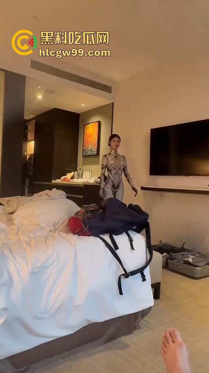 勇敢的人已经提前享受了,机器人不仅能扭秧歌,还能端茶倒水,陪睡开房这颜值不输3000块的外围!-5