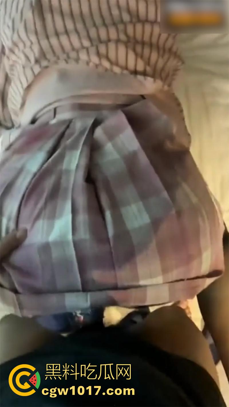 烟大海洋学院大二母狗【王玥】,背着男友跟学长约炮,抓着双马尾后入蜜桃臀,这别人的车就得站起来蹬!-5