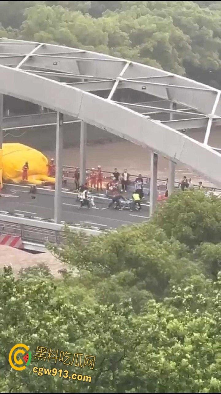 宁波一男子抛妻弃子,净身出户出轨怀孕四月女主播,结果女主播要分手,万念俱灰跳桥 !-8