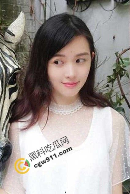 海角大神姐弟乱伦!姐姐收拾房间,弟弟的硬肉棒对着肥美的翘臀疯狂输出,姐姐潮喷不止!-2