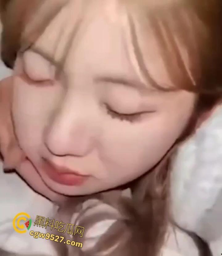 抖音清纯女神【痱子哭哭】,金主调教视频外泄,主动骑乘浪叫,甜美形象全崩,骨子里就是个欠操的骚货!-9