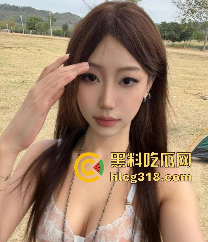 湖南师范学院【林钦怡】长相清纯身材火辣,超绝反差痴迷多人运动,被炮友前后夹击3P操出哭腔。-1