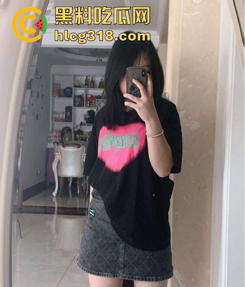 陕西商洛清纯反差大一学妹【李睿莹】网调视频曝光,微胖母狗假期在家发情,浑身写满下贱铭文。-3