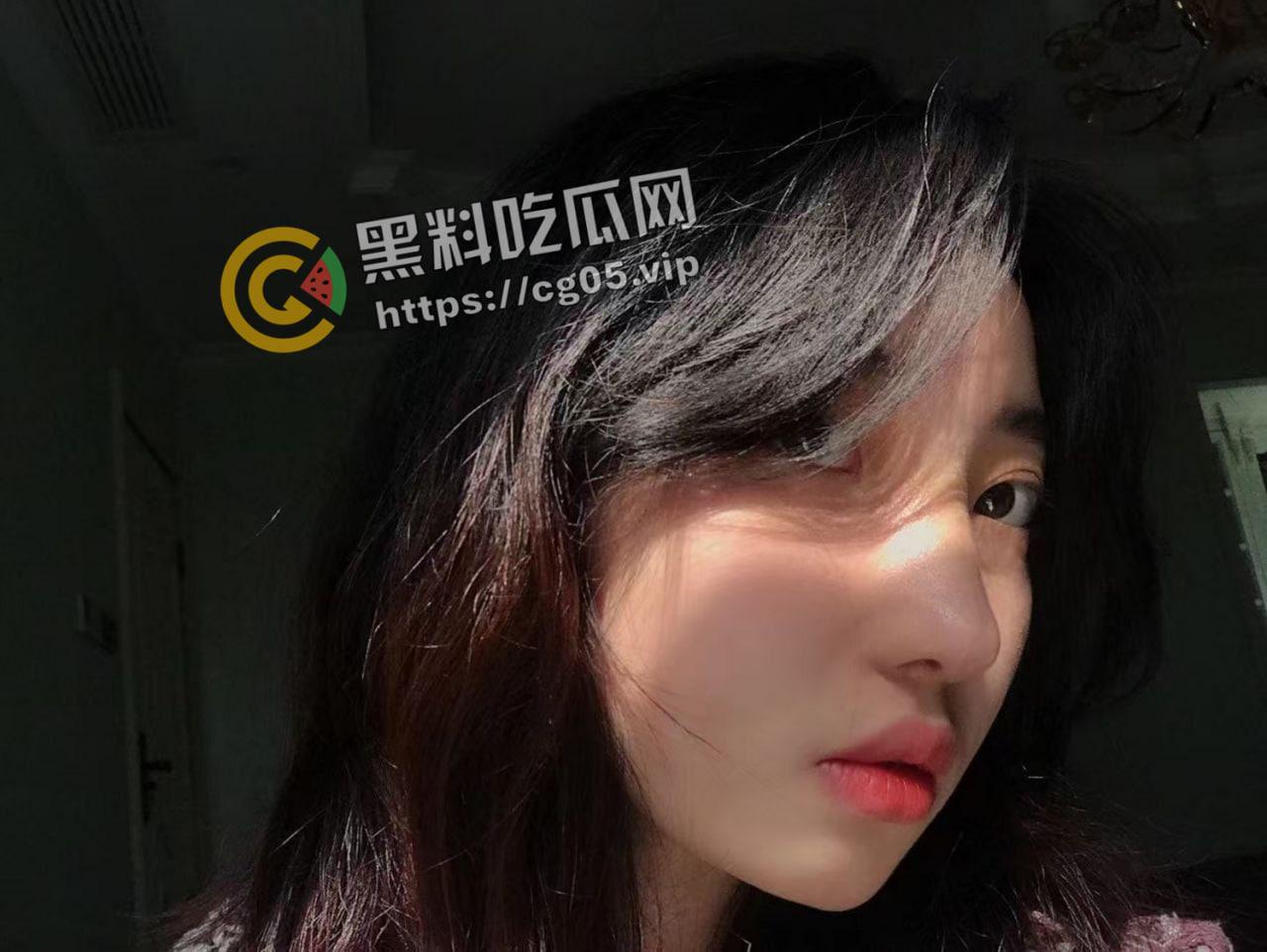 瓜友投稿!自己女神被猪拱了 因爱生恨将其视频流出 甜美妹子被肥猪暴击 惨叫连连-4