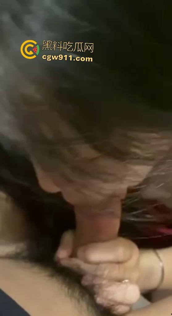 舞蹈系学姐气质模特兼职反差婊,金主无套爆操嫩穴抽插到喷潮,口交比幼时喝奶猛烈,满脸白液拉丝!-3