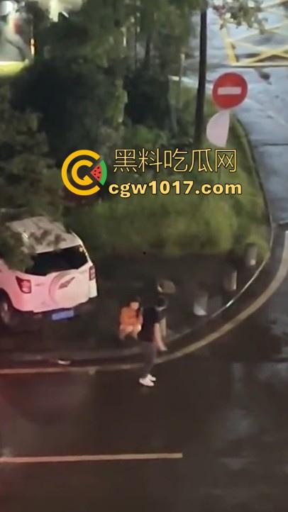 舔狗的终极下场,辛辛苦苦得到的女神一不开心就狂删自己耳光,只求女神能原谅,不是用得着这么卑微嘛!-2