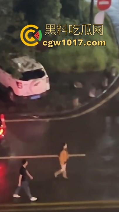 舔狗的终极下场,辛辛苦苦得到的女神一不开心就狂删自己耳光,只求女神能原谅,不是用得着这么卑微嘛!-5