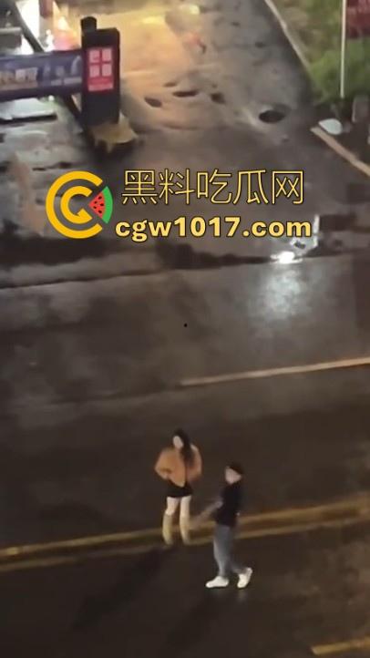 舔狗的终极下场,辛辛苦苦得到的女神一不开心就狂删自己耳光,只求女神能原谅,不是用得着这么卑微嘛!-6