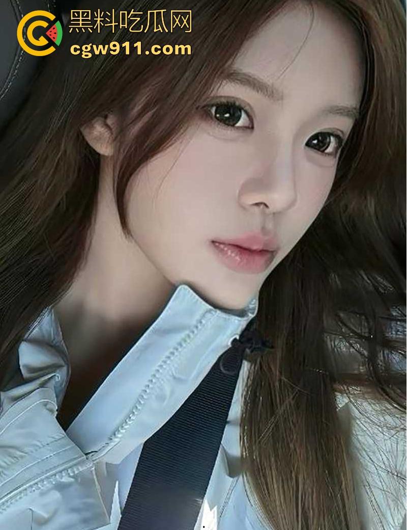 极品性感女神【李玮嘉】被金主带到酒店玩3P乱交,玩前后夹击轮操双洞,含着肉棒挨操疯狂淫叫!-4