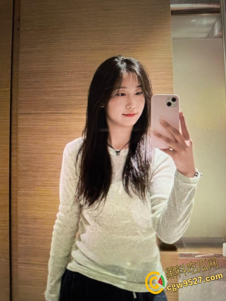 北京理工大学大二学妹【刘茹】,天天晒学生清纯人设,背地到处撩骚约炮,晚上酒店被金主疯狂爆操 !-1