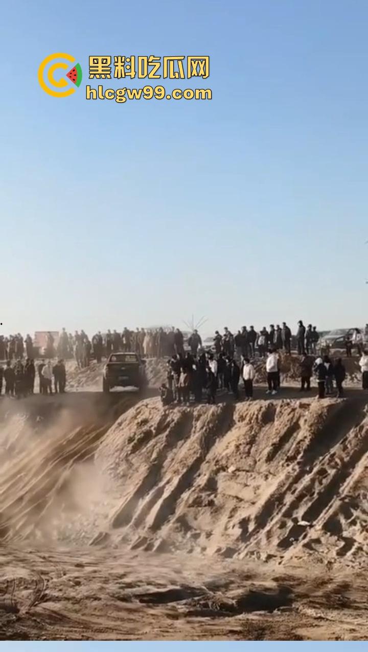 邯郸魏县飙车现场突袭,越野场地赛突遇警察突袭,猛禽油门踩到底,吓得差点侧翻!-6