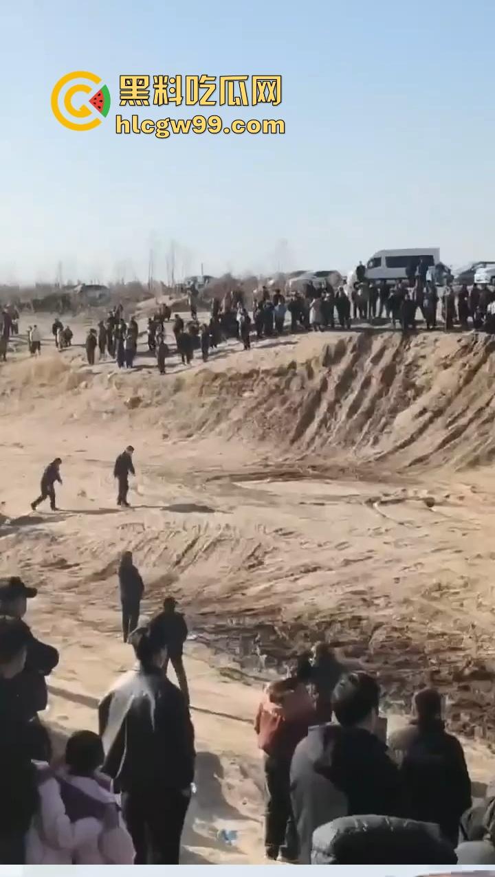 邯郸魏县飙车现场突袭,越野场地赛突遇警察突袭,猛禽油门踩到底,吓得差点侧翻!-7