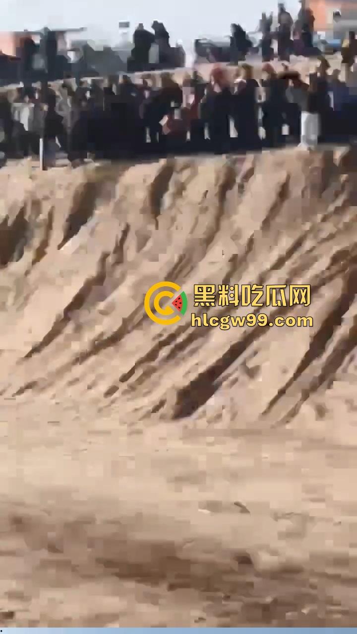 邯郸魏县飙车现场突袭,越野场地赛突遇警察突袭,猛禽油门踩到底,吓得差点侧翻!-8