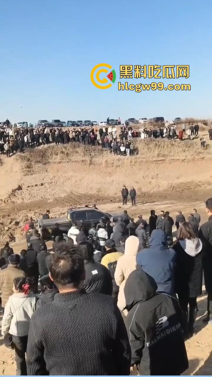 邯郸魏县飙车现场突袭,越野场地赛突遇警察突袭,猛禽油门踩到底,吓得差点侧翻!-10