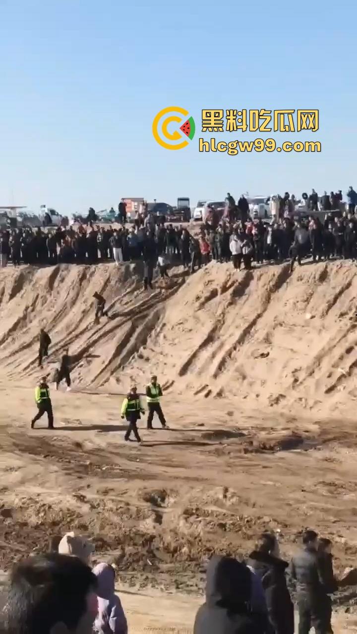 邯郸魏县飙车现场突袭,越野场地赛突遇警察突袭,猛禽油门踩到底,吓得差点侧翻!-11