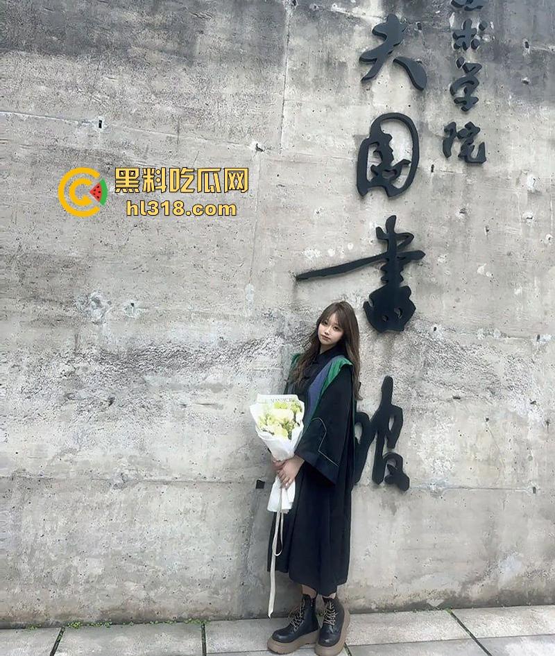 四川美术学院【苏筱】性爱视频流出,高颜值女大多种情趣内衣,大秀诱人胴体,撸点极高!-3