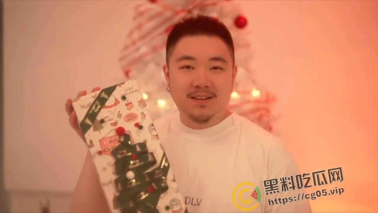 男同天团喜来登酒店大使套房欢度圣诞 爆操到肛门喷粪 画面惨不忍睹-10