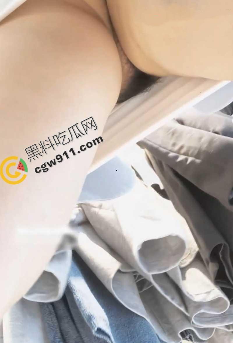 顶级偷拍精选!美艳骚妇真空美腿火辣躁动,嫩穴翘臀,刺激无比,欲火难耐!-7