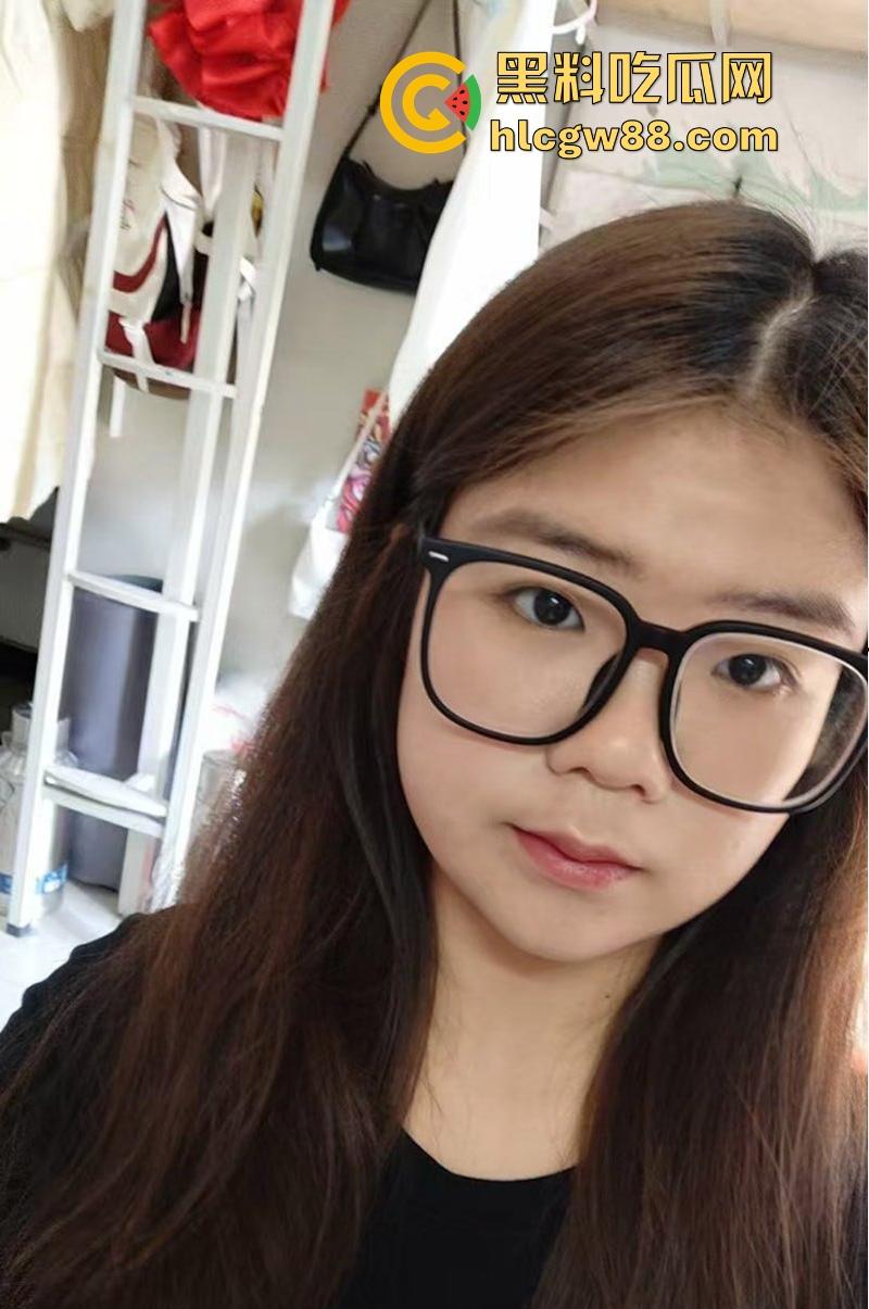 洛阳师范学院【王钦辉】肥臀眼镜骚母狗 被绿帽男友带出去群交约炮 并分享私拍视频供大家欣赏-2