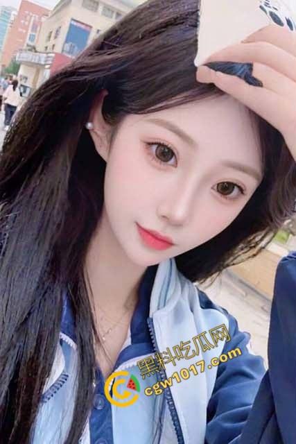 海角大神趁萝莉小表妹洗澡时后入爆操!表妹湿身诱惑,汁水四溅,淫欲四溢,淫叫不断-1