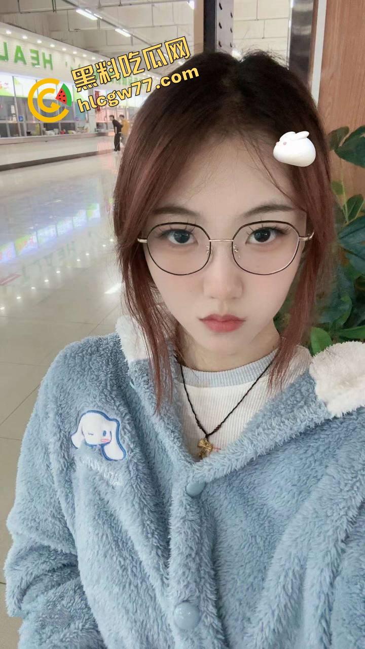 邯郸高颜值理发店小妹【兔兔】学徒眼镜骚货,天然喜欢捆绑调教,越绑越湿,骚穴夹得翻红抽搐!-3