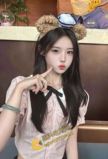 表哥和我一起享受美丽表妹的诱人肉体:狂野三人行,她的娇喘和酥软身躯让人疯狂,双重攻势令她欲仙欲死-2