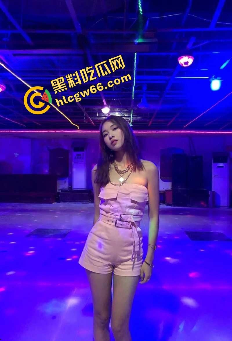 十块钱能干嘛?能买两根雪糕,也能直接揉奶抠逼!莎莎舞厅现场曝光骚货排队等你摸!-7