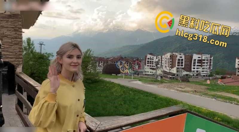 俄罗斯高颜值嫩模【Eva Elfie】,缆车上寂寞发骚,小手捧着肉棒用舌头深情的舔着,谁不想要个这样的女友 !-1