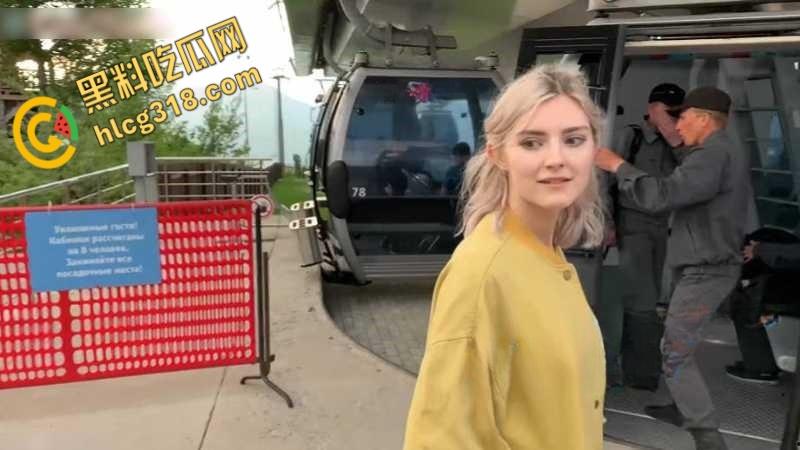 俄罗斯高颜值嫩模【Eva Elfie】,缆车上寂寞发骚,小手捧着肉棒用舌头深情的舔着,谁不想要个这样的女友 !-2