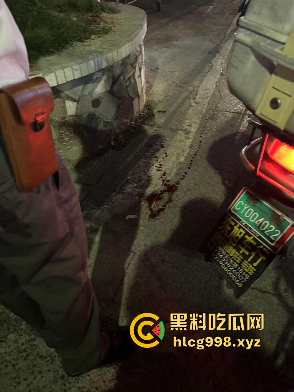 潮阳棉城精神小伙街头斗殴!马刀上手,砍到手臂当场飞掉!-8