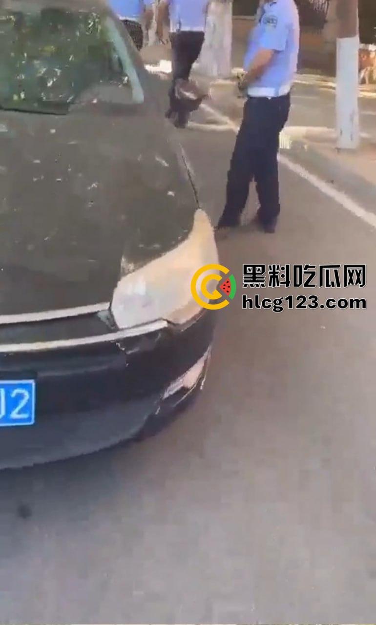 青岛逆行真是人才辈出!路虎女、辅警哥轮番上演,看来考事业编得先学会逆行!-7