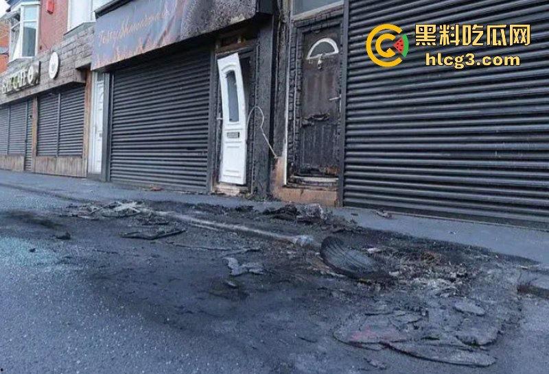 零元购来了!英国近10年最大暴乱!多个城市当街打砸抢烧-5